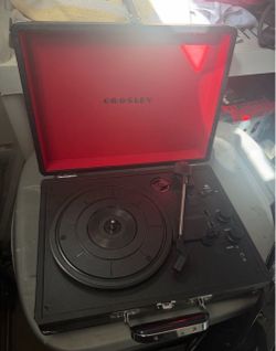 Crosley Portable Vinyl Record Player / Turntable – Black & Red