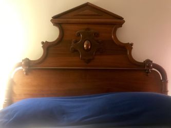 Beautiful Antique Queen bed & Matching Dresser