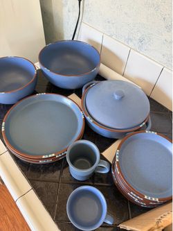 Set of blue dishes