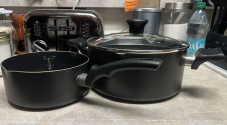 T-fal Comfort Titanium Nonstick Cookware 👉🏼has scratches inside