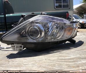 2010-2012 Lexus RX350 left headlight