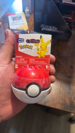 Mega Pokémon Pikachu Poké Ball Building Set