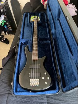Schecter Diamond series Deluxe 4 Bass with case