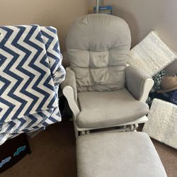 Nursery Gliding Chair W Foot Rest
