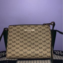 Micheal Kors purse
