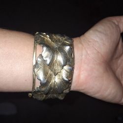 Metal Clasp Bracelet