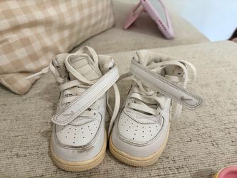 Toddler Nikes size 6c