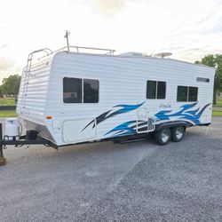 2007 Warrior Mfg Weekend Warrior Wide Body FSW2300 Excellent condition toyhauler! Everything works it is ready for camping.10Ft + GARAGE. 