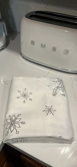 Christmas Snowflake Tablecloth – Brand New (55 x 55 in)