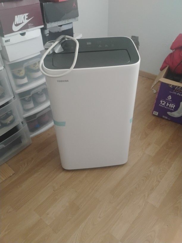 TOSHIBA AC UNIT