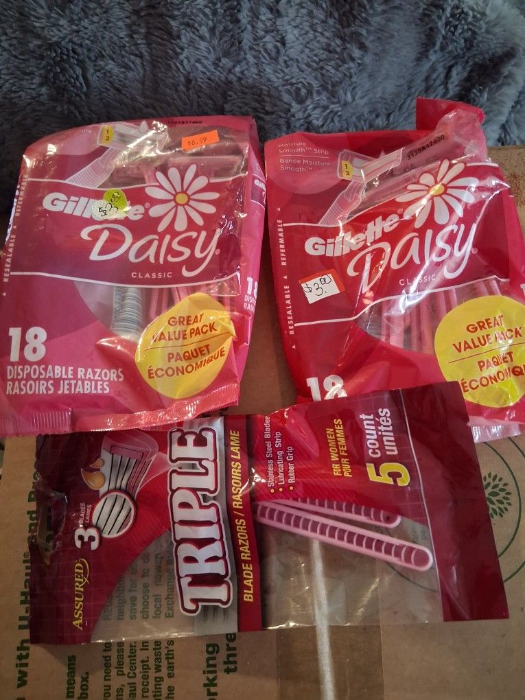 New, But Open Daisy Triple Razors