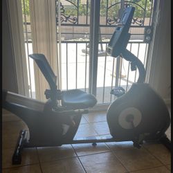 Schwinn 270 Exercise Bike. Comfortable Seat 