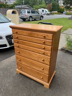 Dresser, Oak, Bassett Line, 5 Dovetail Drawers, Great Shape, Delivery