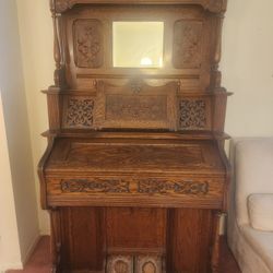 Antique Crown Organ - Geo. P. Bent Manufacturer Chicago - Still works!