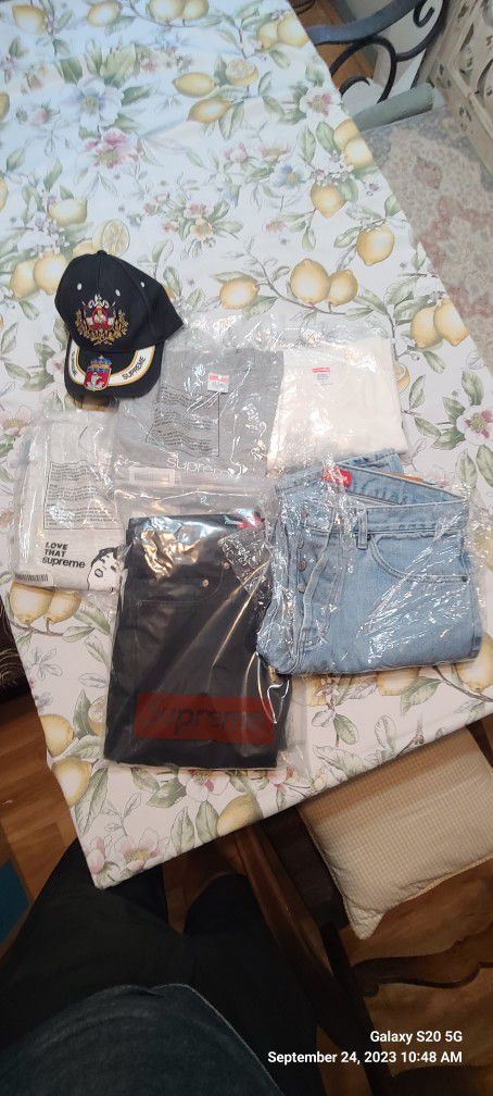 Supreme Jean's Suze 32, 6 Panel Hat And 3 T-shirts Large 