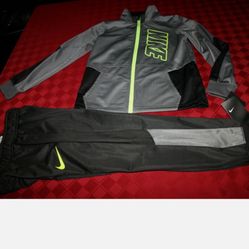 2 PIECE BOYS NIKE ATHLETIC OUTFIT NEW SZ 6