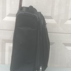 Travelpro WalkAbout Medium Check-In Expandable Spinner Great Shape. Pre owned in good with minor cosmetic blemishes. These blemishes are in the form o