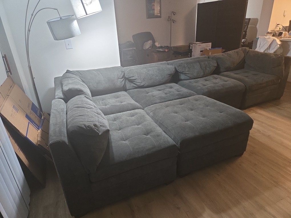 Sectional Couch With Ottoman