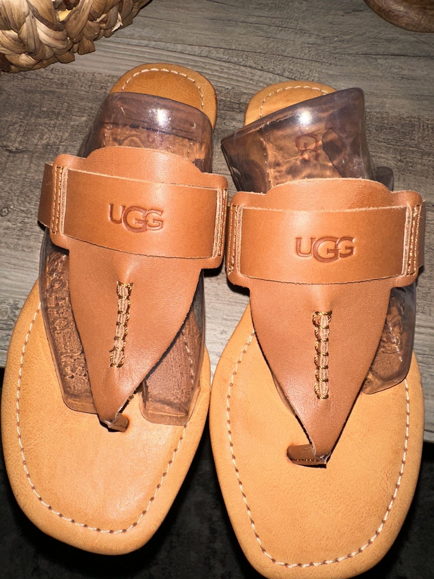 NEW Ugg Women's Sandals Size
