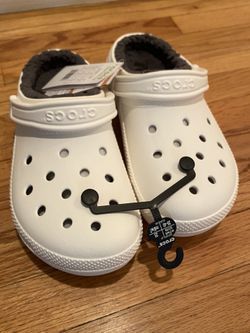 Crocs White Unisex M/7 W/9 Brand New - never used