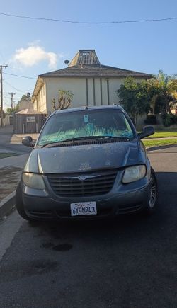 Chrysler Minivan FOR PARTS ONLY NON OPERATIONAL, High Mileage
