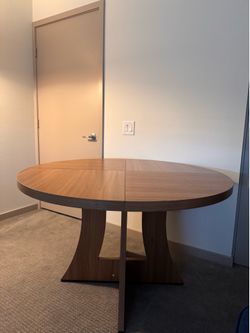 Round Table - seats 4