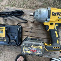 Dewalt 1/2 Impact Wranch With Battery And Charger  