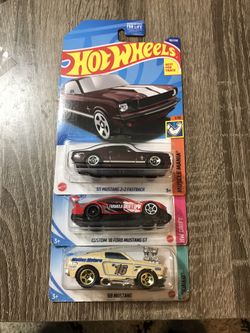 Hotwheels - FORD MUSTANG - 11 car LOT