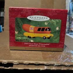 AUTHENTIC VTG OSCAR MEYER WEINERMOBILE MUSICAL CHRISTMAS ORNAMENT