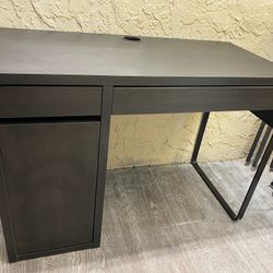 Desk With Storage - Local Delivery Available for a Fee - See My Other Items 😀