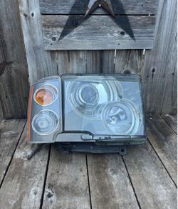 03-05 Range Rover passenger right side headlight