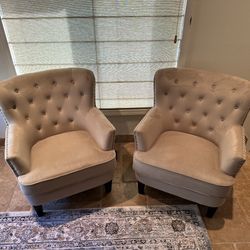 2 Accent Chairs In Excellent Near New Condition 