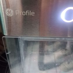 Profile Ice Maker 