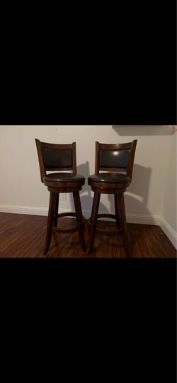 Set of swivel stools