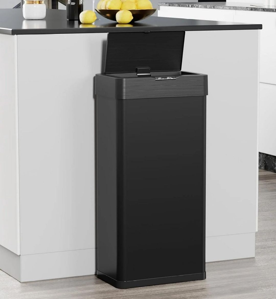 Pirecart Rectangular motion sensor trash can is a touch-free, hygienic home option made of stainless