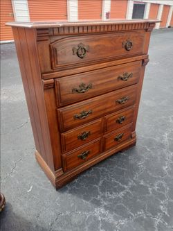 🔥✨ VINTAGE SOLID WOOD CHEST DRESSER JUST $65! 🔥