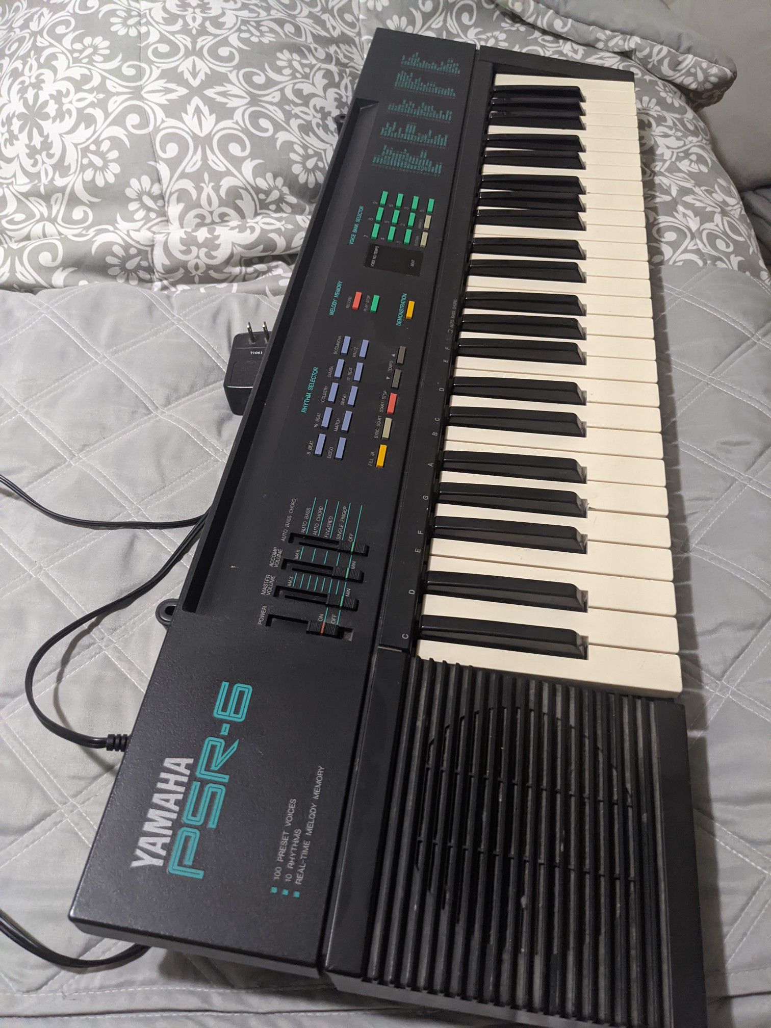 Yamaha PSR6 Keyboard