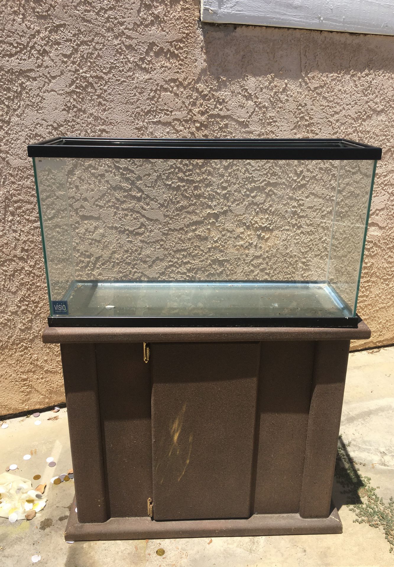 20 gallon fish tank with stand (pls buy)