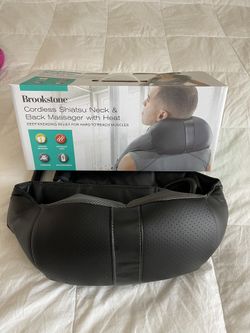 BROOKSTONE CORDLESS SHIATSU NECK AND BACK MASSAGER WITH HEAT