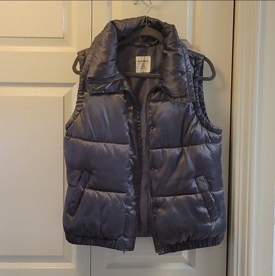 Old NAVY  PUFFER VEST.