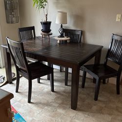 Dining room table W/4 Chairs
