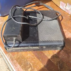 Xbox 360 E Counsel And Controller 