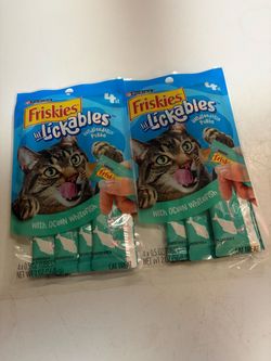 Cat snacks and food