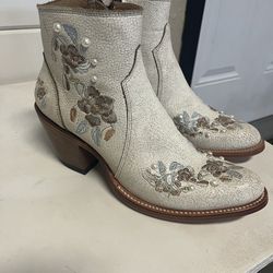 Women’s Boots