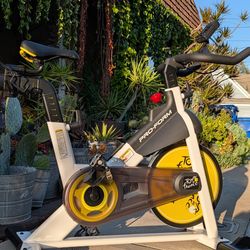 Like new pro-form stationary bicycle spin cycle works great Tour de France studio model