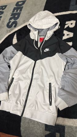 nike windbreaker Small