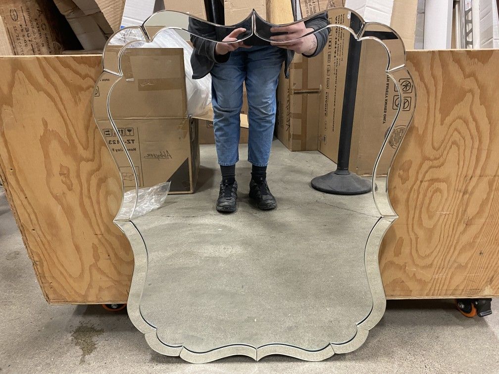 NEW! Abbyson Olivia Rectangular Wall Mirror for Sale in Seatac, WA