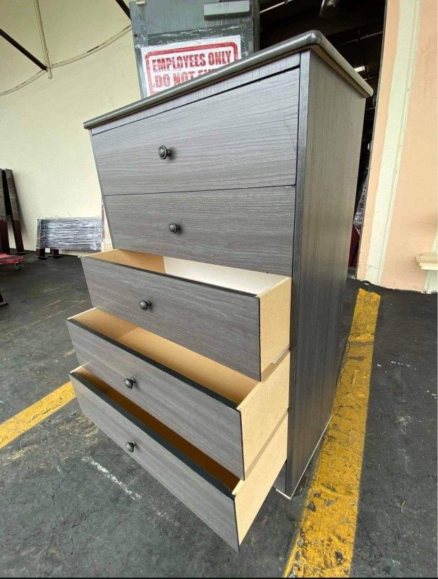 5 DRAWER DRESSER