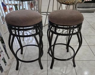 2 Metal Bar Stools