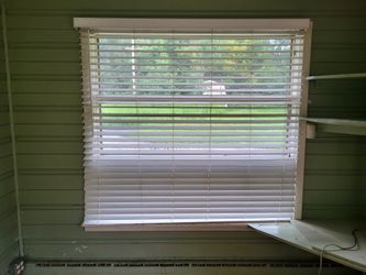2-in Faux Wood Cordless Horizontal Blind, White, Used Good